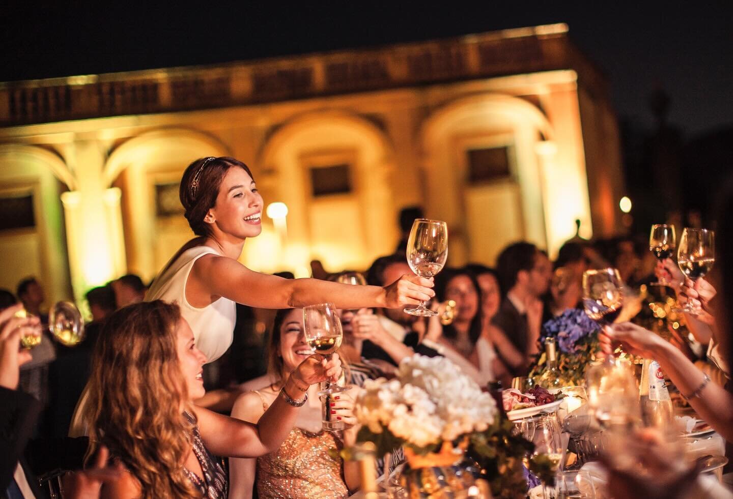 Et Voila - here we are! A good time to be had.  We really really love these pictures of our bride and her guests dining alfresco and raising their glasses under the stars, in the beautiful gardens of one of Sicily&rsquo;s most important baroque estat