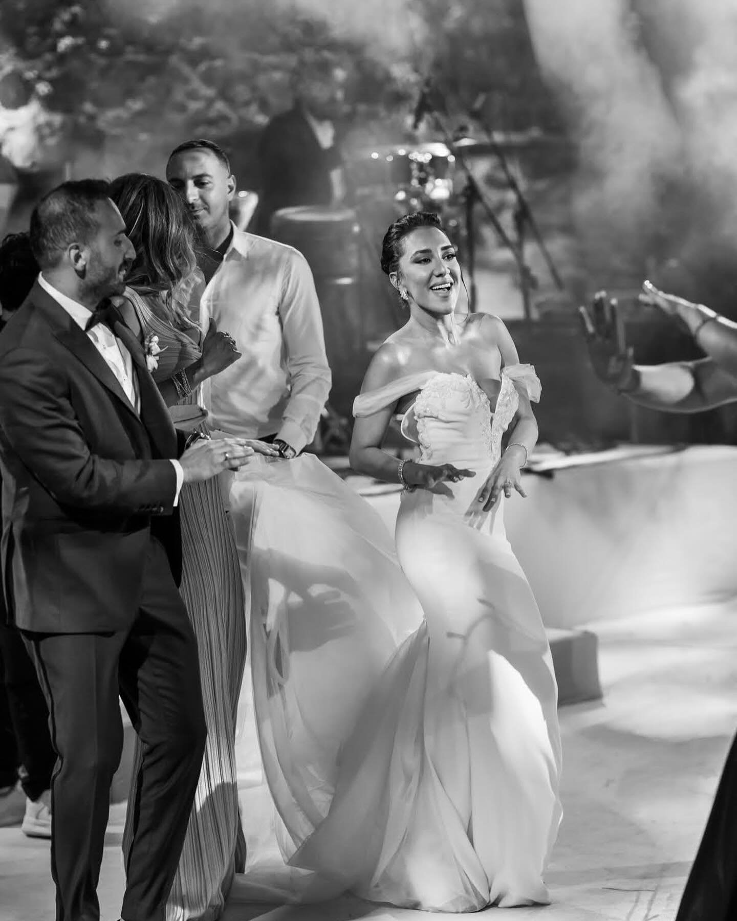 Nothing makes us feel happier than seeing our bride and groom and their guests dance the night away in pure joy. What is even nicer is seeing them dance in the outdoors of a summer night in Istanbul in the gardens of an Ottoman summer palace. Love th