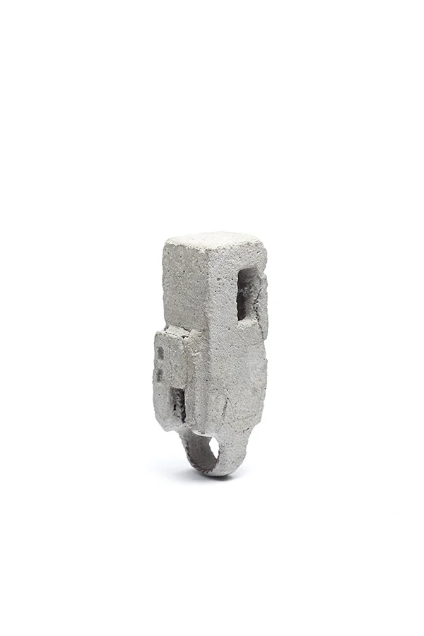 Bague béton/Concrete ring (2015) Béton, fer/Concrete, iron Photo: Anthony Mclean