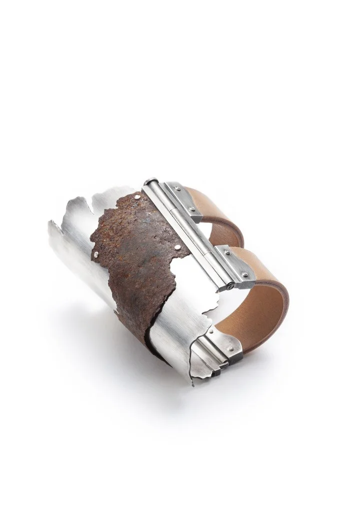 Étreintes à Manéa 2 bracelet (2018) Rust, sterling silver, natural leather