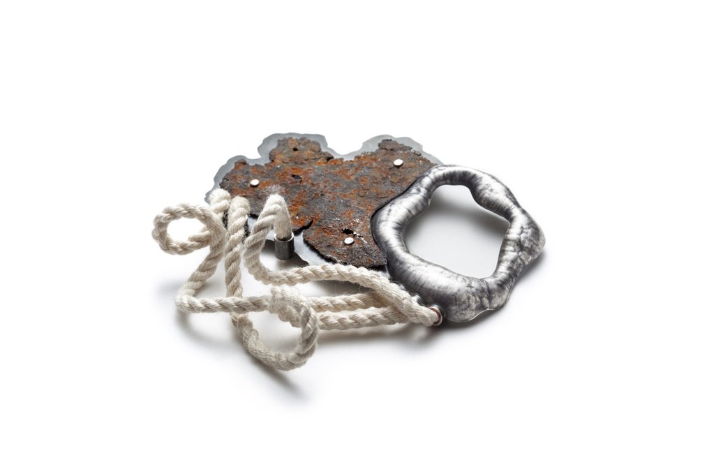 Étreintes à Manéa 3 brooch (2018) Rust, sterling silver and cotton cord