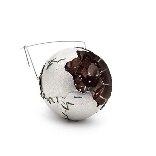 Revenir à soi (2019) Sterling silver, wood, rust, 18k gold, cotton thread, and stainless steel