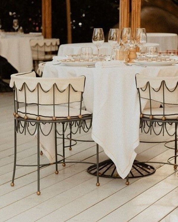 Can we please take a moment for these stunning dining chairs? The contrasting metal finishes, the scalloped edges, the seat cushion &amp; back drape. Chefs kiss gorgeous.
.
I found this image on Pinterest &amp; it is saved to our &quot;Restaurant&quo