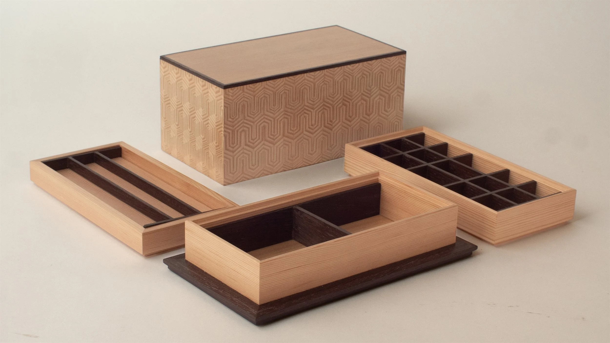 Resignificando el pino 2: bandejas apilables