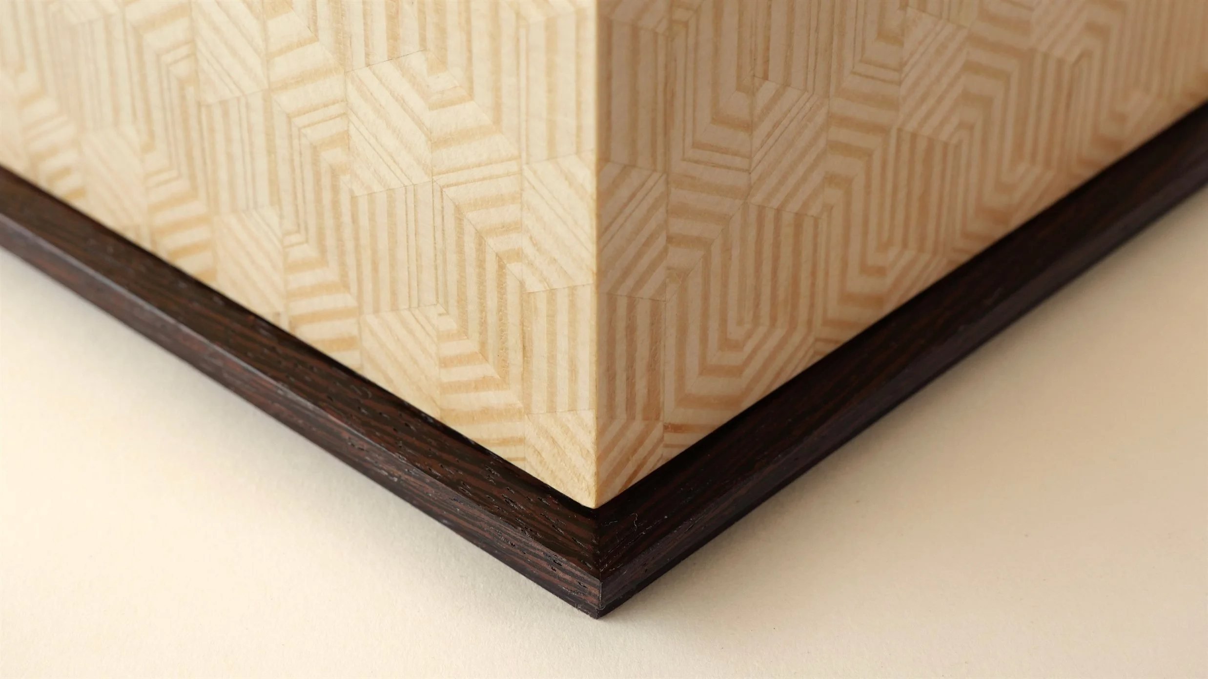 Resignificando el pino 2: patrón de parquetería