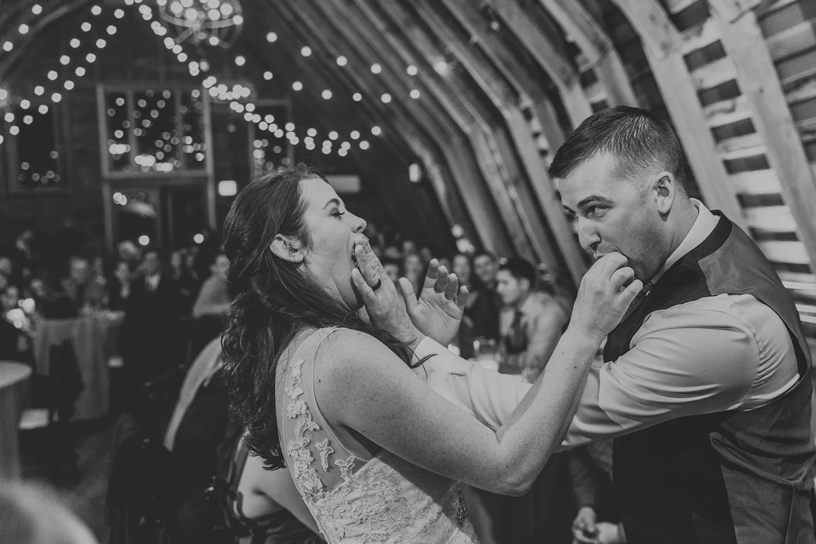 brielle-davis-events-48-fields-wedding-cake-cutting-smash.jpg