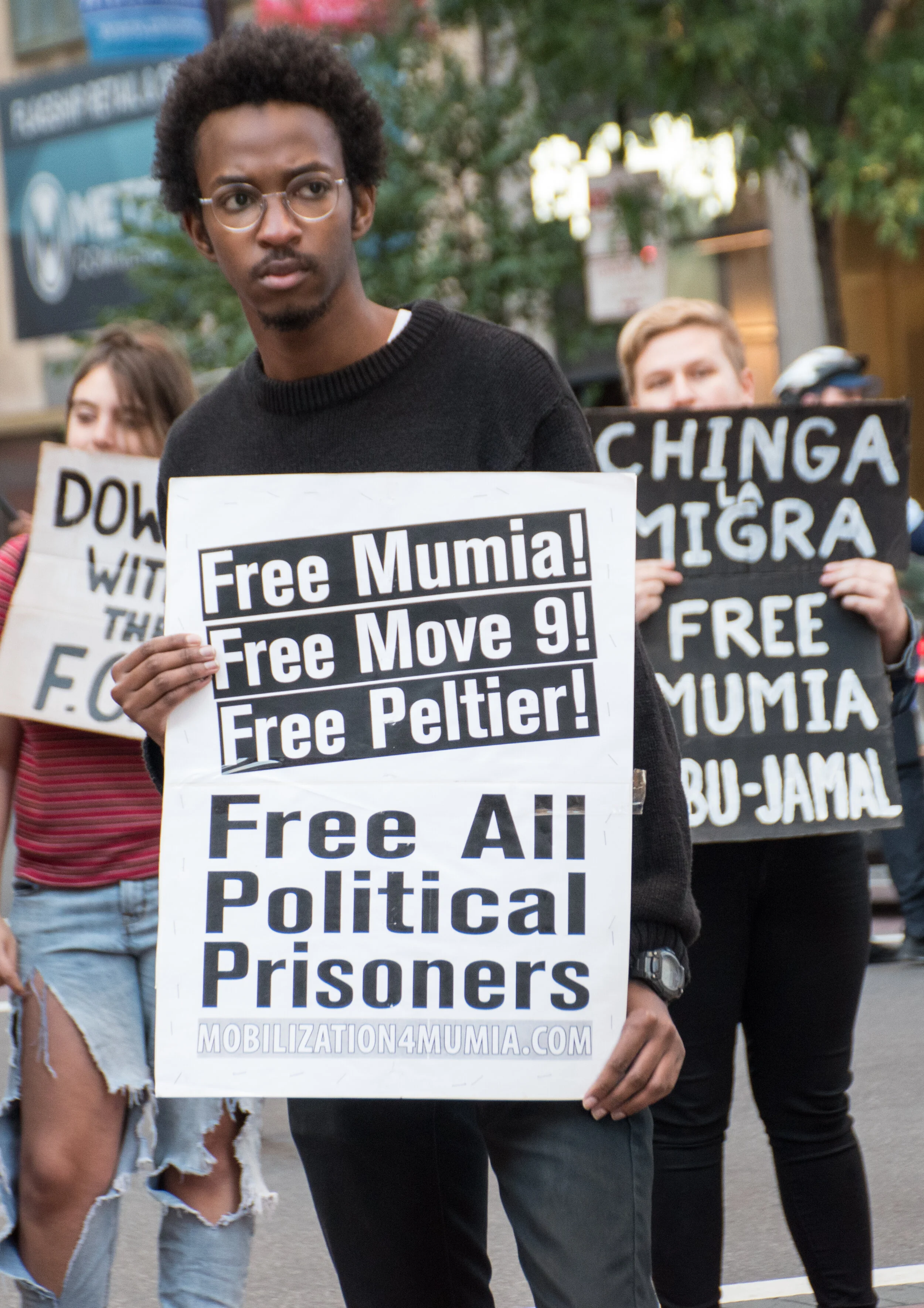 Philadelphia: Protesters at Oct 4 rally for Mumia. Photo credit: Joe Piette