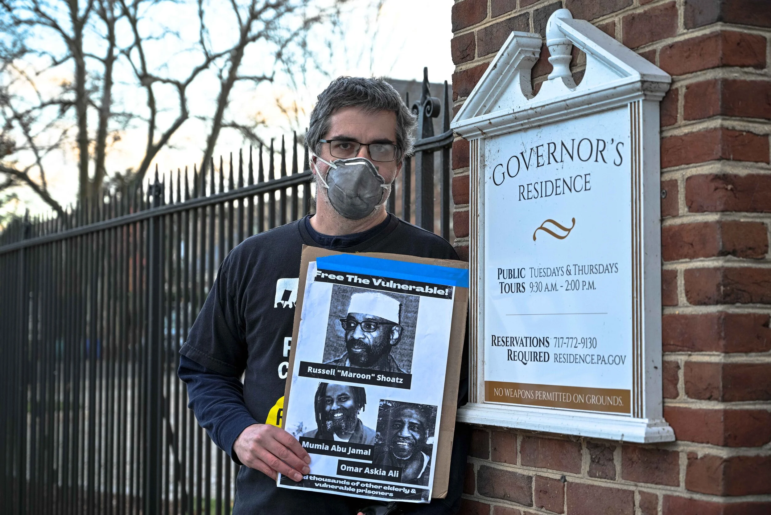 Monday, November 23rd in Harrisburg at the State Capital family members of CADBI and HRC joined the Pennsylvania Poor People’s Campaign’s Caravan to mourn the quarter of a million Americans who have died from Covid-19, including those who have died in prisons and jails in Pennsylvania. The groups released their COVID prison demands for the Governor, DOC, and legislature and asked the Governor to remember those who have passed in prisons from this pandemic--and no longer sit on the sidelines as more people senselessly lose their lives.  Timeline:  Participants first drove around the PA State Capitol Complex (501 N 3rd St, Harrisburg, PA 17120) while speakers raised their demands via Zoom. The 25 car caravan then moved to the Governor’s Mansion where CADBI spoke again about their demands for the state prisons and rememberd those who have needlessly died inside the walls  #FreeOurPeople  #FreeThemAll  #PrisonLivesMatter  #NoMoreCovidDeathSentences  #FreeTheVulnerable  Co-sponsored by PA Poor People’s Campaign, Abolitionist Law Center, Human Rights Coalition, ACLU-PA, Amistad Law Project, Decarcerate PA, Free The Ballet, Healing Communities, Put People First  More photos:  https://www.flickr.com/photos/109799466@N06/albums/72157717020509932