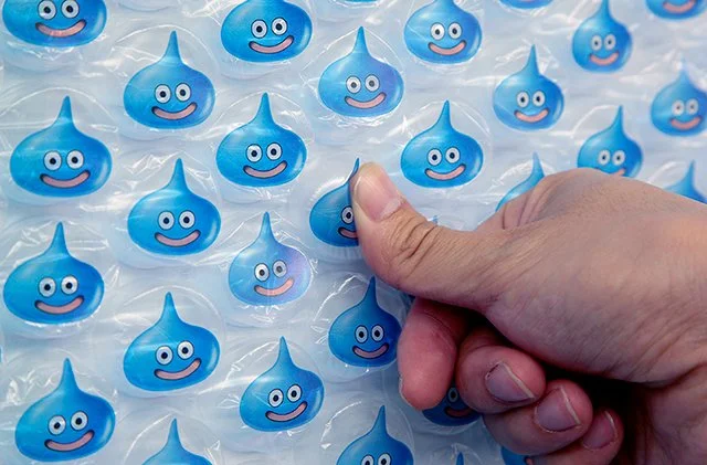   [DRAGON QUEST HEROES Slime Bubble Wall]  The theme of this game was non-stop hoards of enemies to kill. In order to make this game appealing to gamers of all ages, we created a 7 ft tall x 50 ft wide wall with bubble poppable slimes.  The size, the