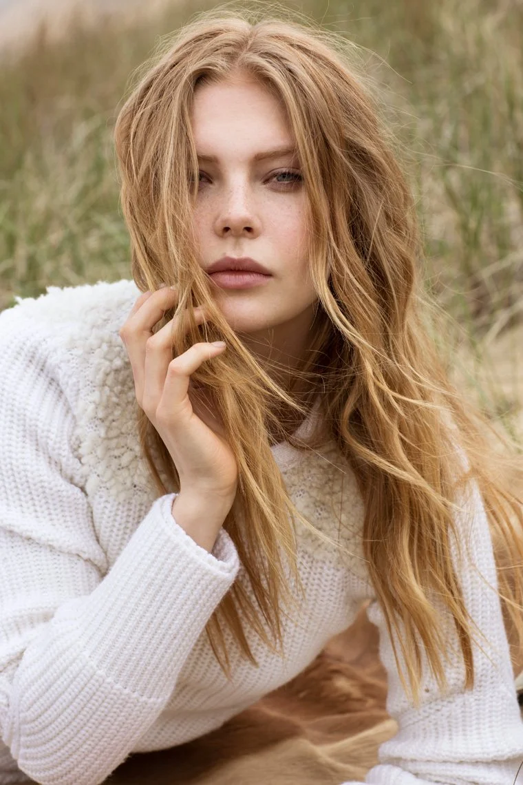 2015_016_Neutral_Territory_Shot_02_TallGrass_SingleSophie_065.jpg