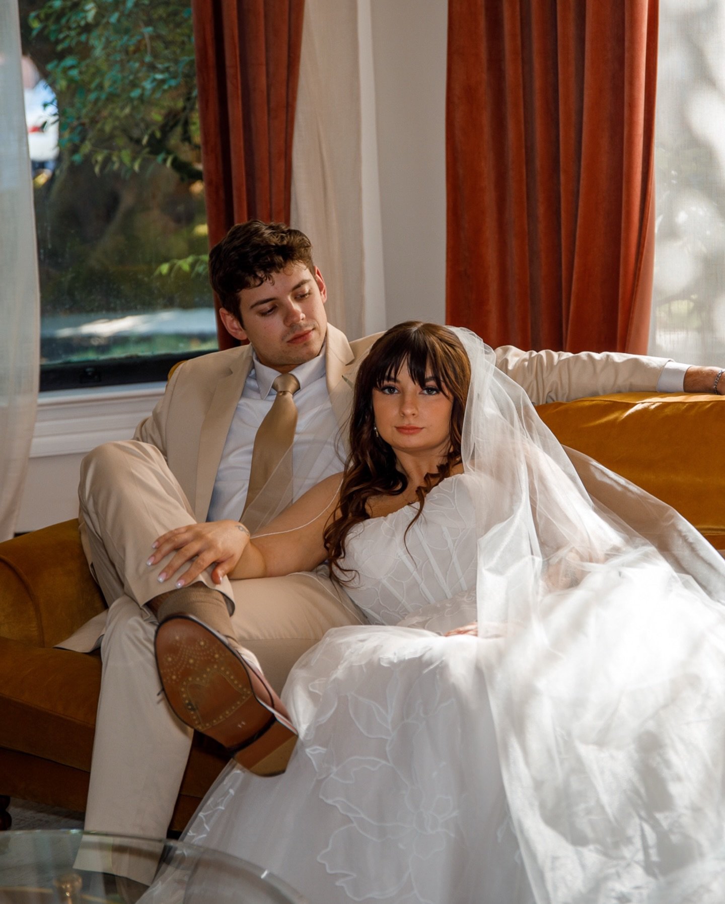 Autumn wedding feels at Orting Manor for Ian and Rachel

#weddingday #autumn #weddingphotography

Vow.House