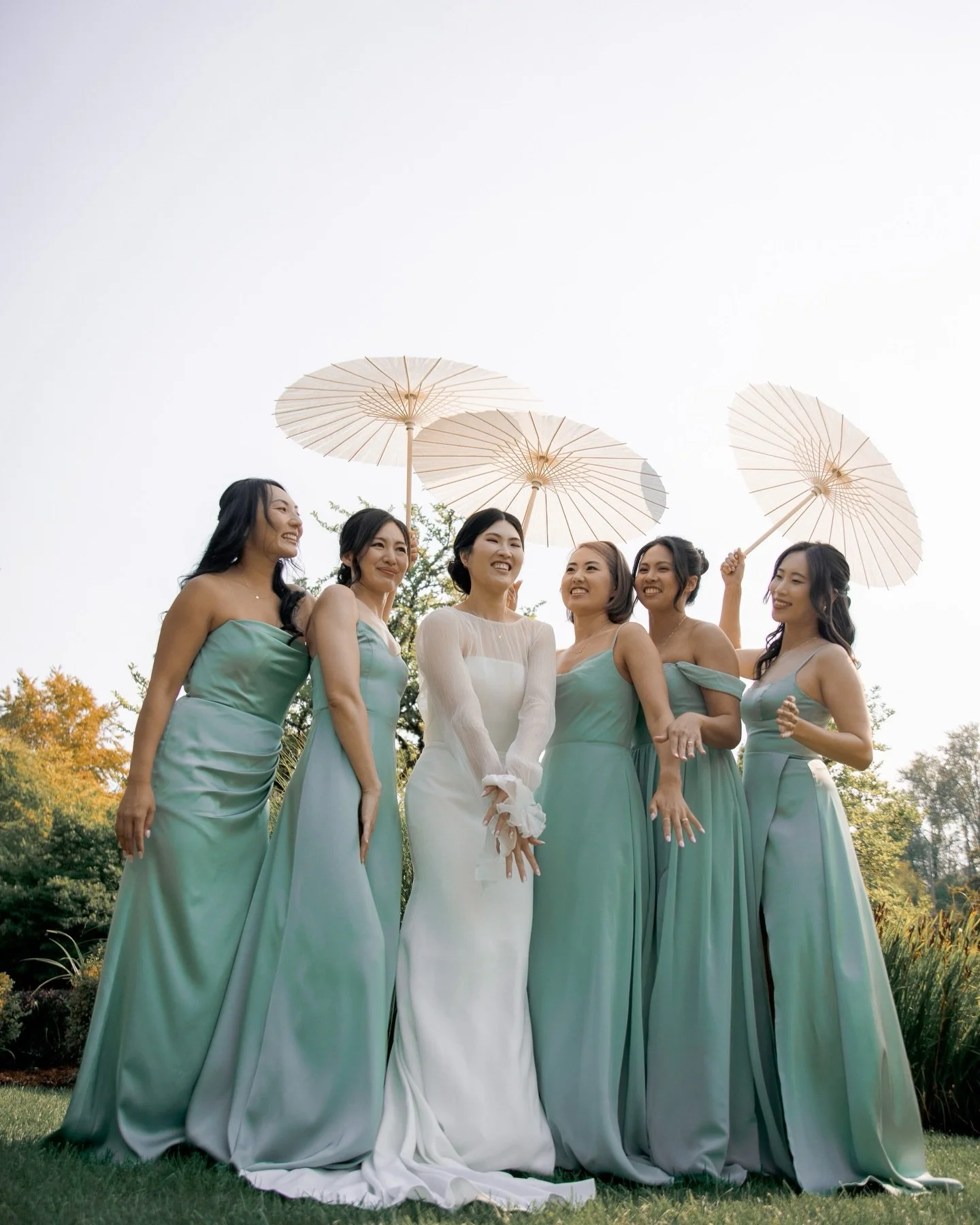 If you&rsquo;re currently planning your wedding party (or debating if you even want one), I just wrote a full guide on this 👀

Everything from roles, trends, etiquette, and how it actually impacts your photos.

It&rsquo;s up on the blog now &rarr; v