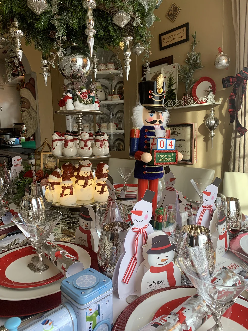 Dining- 2018 Solstice Table close up-2.jpg