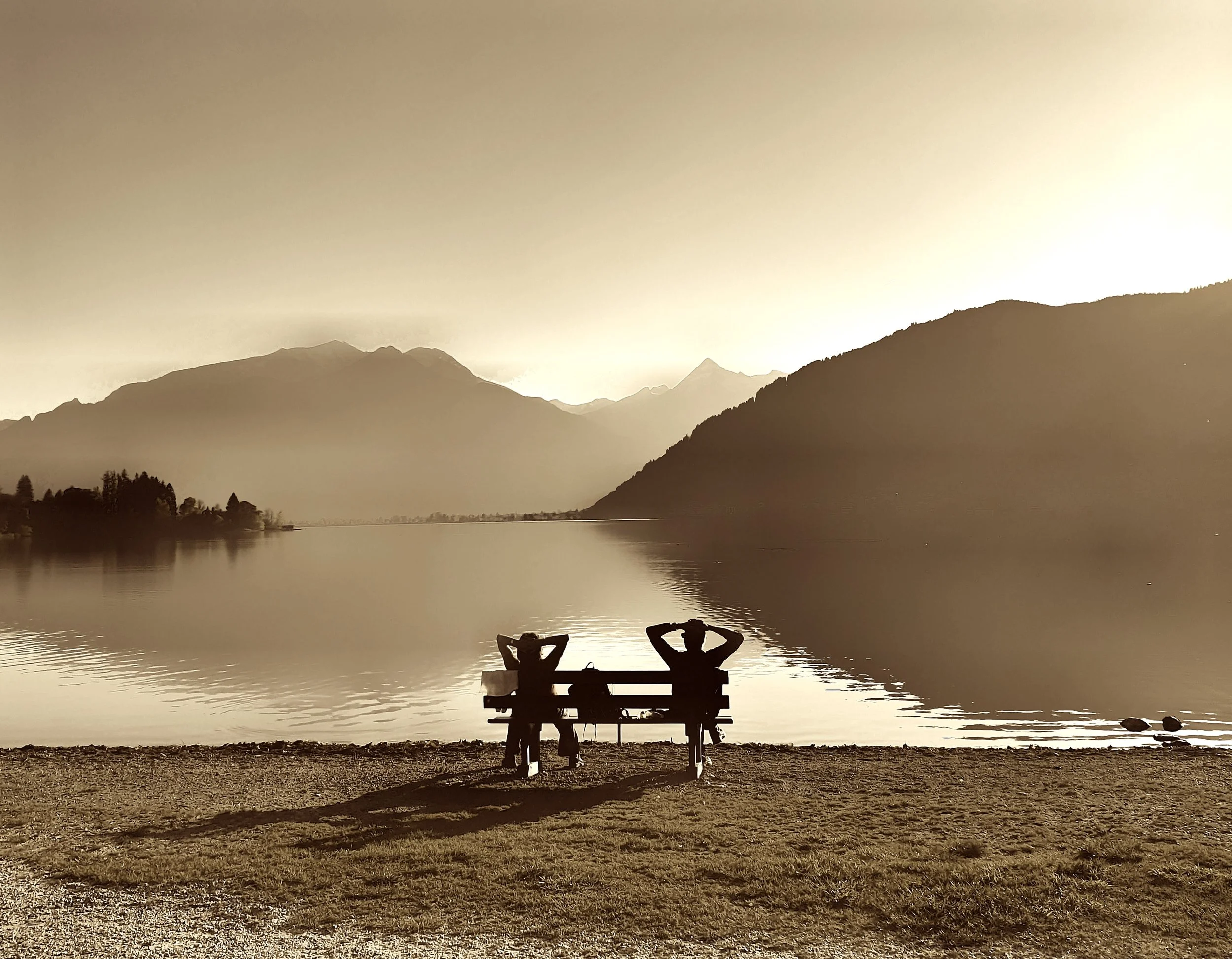Zell am See beige-unsplash Kopie.jpg