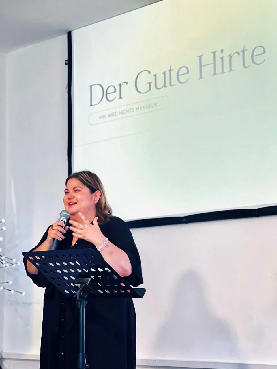 🌿 Freiheit beginnt dort, wo du &hellip;

 
&hellip; den guten Hirten entdeckst.

✨ Wer ist dieser Jesus &ndash; und wer ist er f&uuml;r mich?

Wir alle kennen &bdquo;R&auml;uber&ldquo;, die uns Kraft nehmen:
⚡️ st&auml;ndiger Leistungsdruck
⚡️ alte 