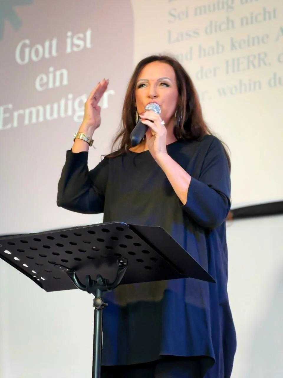 &bdquo;Mut ist doch nur etwas f&uuml;r Mutige&ldquo;&hellip; oder? 👀. 

&nbsp;&nbsp;
Viele Menschen wirken stark.
Aber innerlich k&auml;mpfen sie.

👉 Mit Angst.
👉 Mit Zweifel.
👉 Mit Entmutigung.

Genau deshalb brauchen wir Ermutigung. 🤍

Und gen