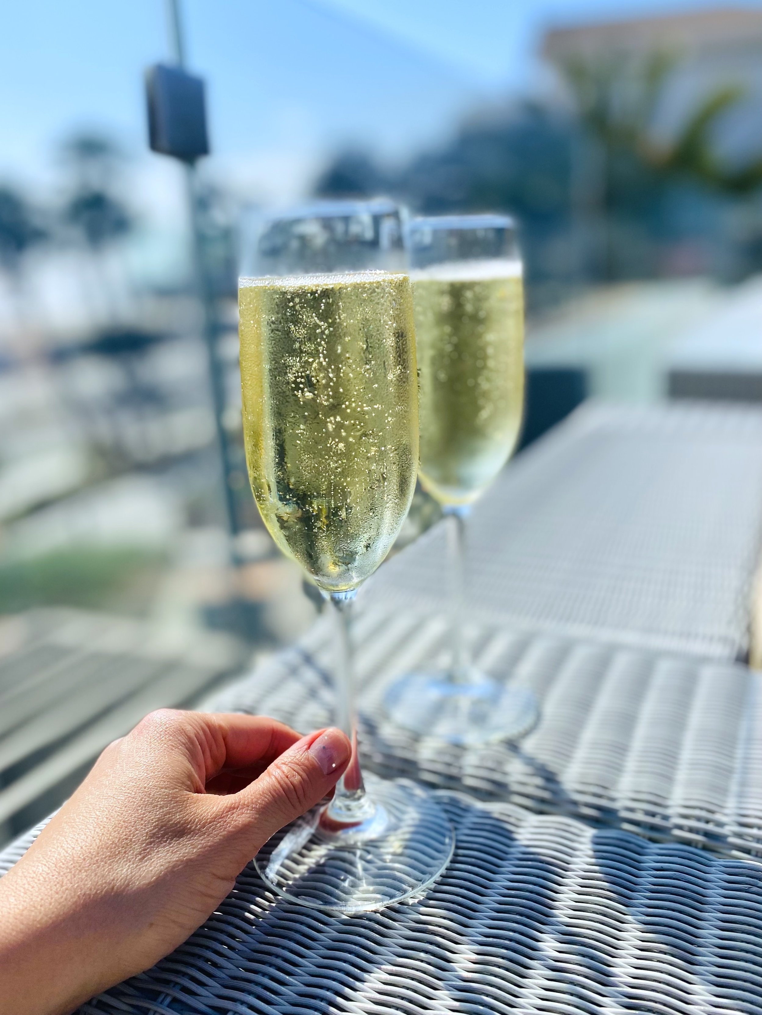 Stock_Photo_Champagne_Outdoor_2.jpg