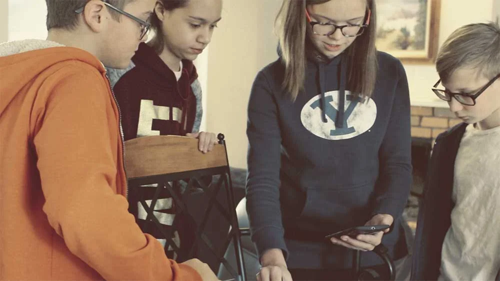kids-working-group.jpg