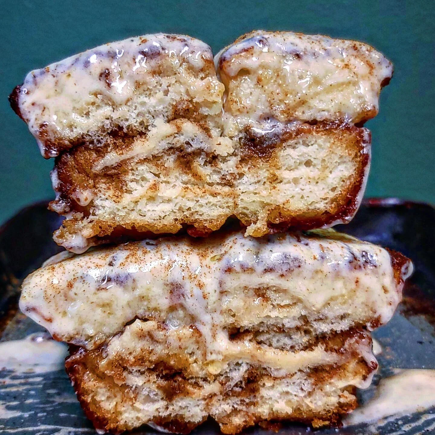 Like cinnamon rolls? We got Cinnamon Swim Biscuits.

Buttermilk Biscuit batter baked in layers of brown sugar cinnamon and butter, topped with cream cheese icing. It's as good as it sounds 👌 

#biscuitlovers #stuffedbiscuits #loadedbiscuits #biscuit