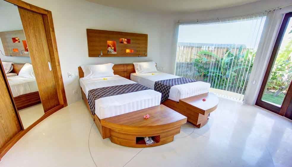 Hotel-bedroom-2-beds-1_b437122a9e3a6610cfadf3640230acd3_ivvrxm-jpg.jpeg