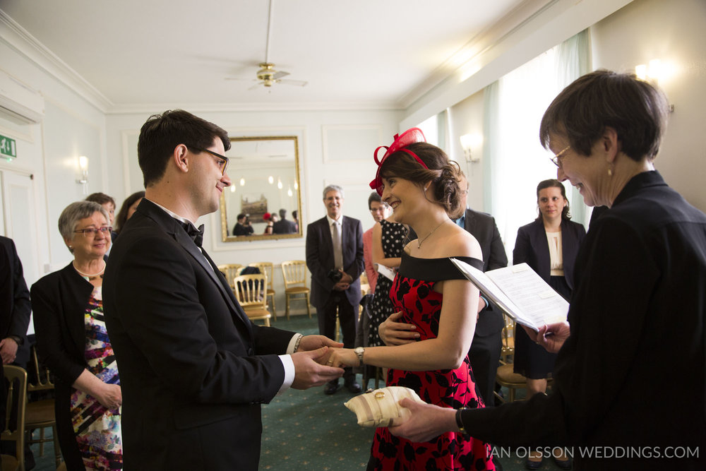 Shire Hall Cambridge Registry Office Wedding B&M | Photo: http:/