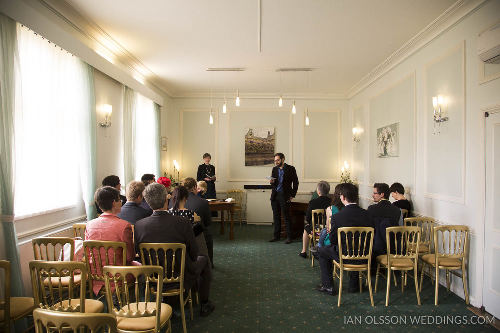 Shire Hall Cambridge Registry Office Wedding B&M | Photo: http:/