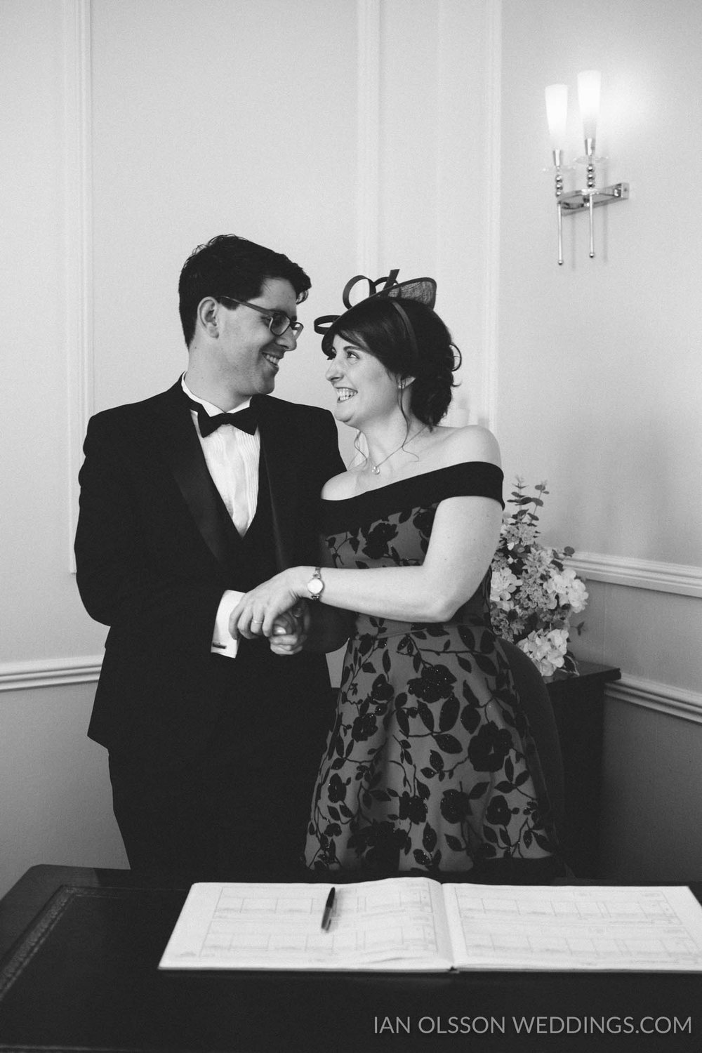 Shire Hall Cambridge Registry Office Wedding B&M | Photo: http:/