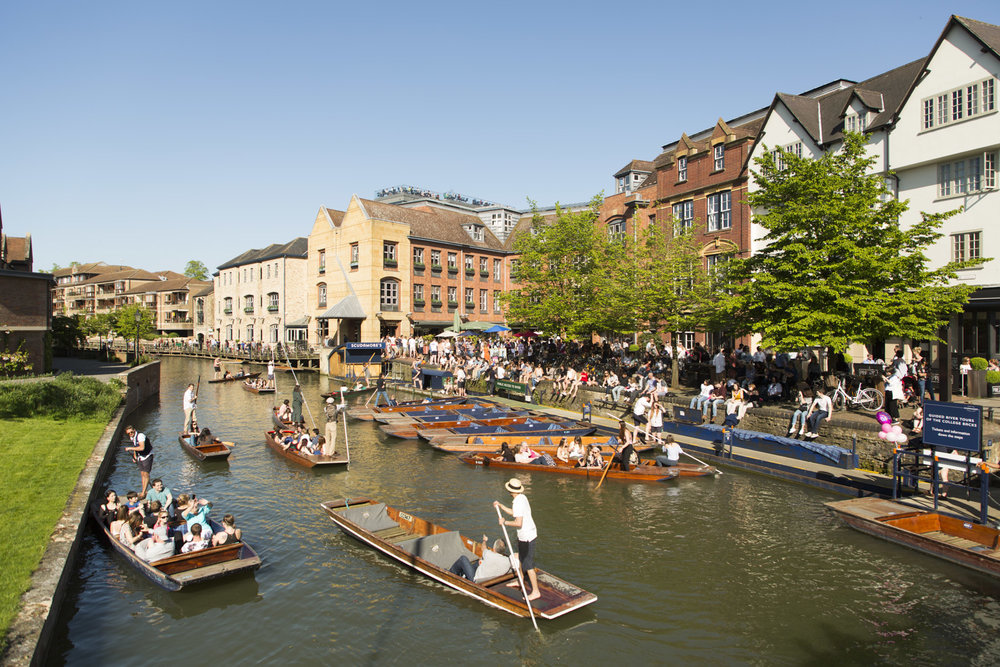 Punting in Cambridge Bridge Street