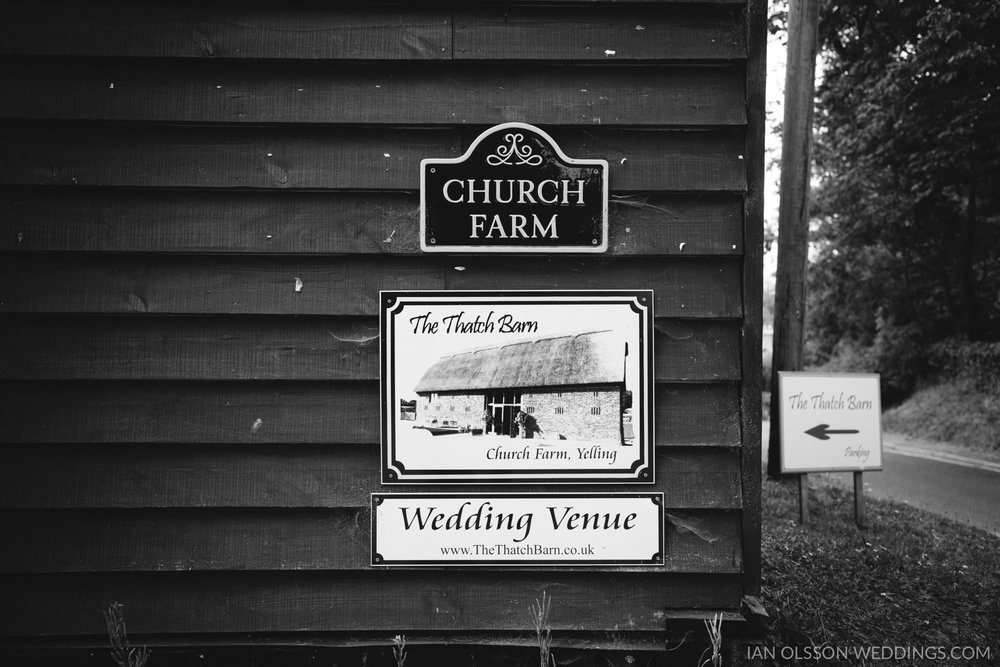 Thatch Barn Yelling Wedding | Photo: https://www.ianolssonweddin