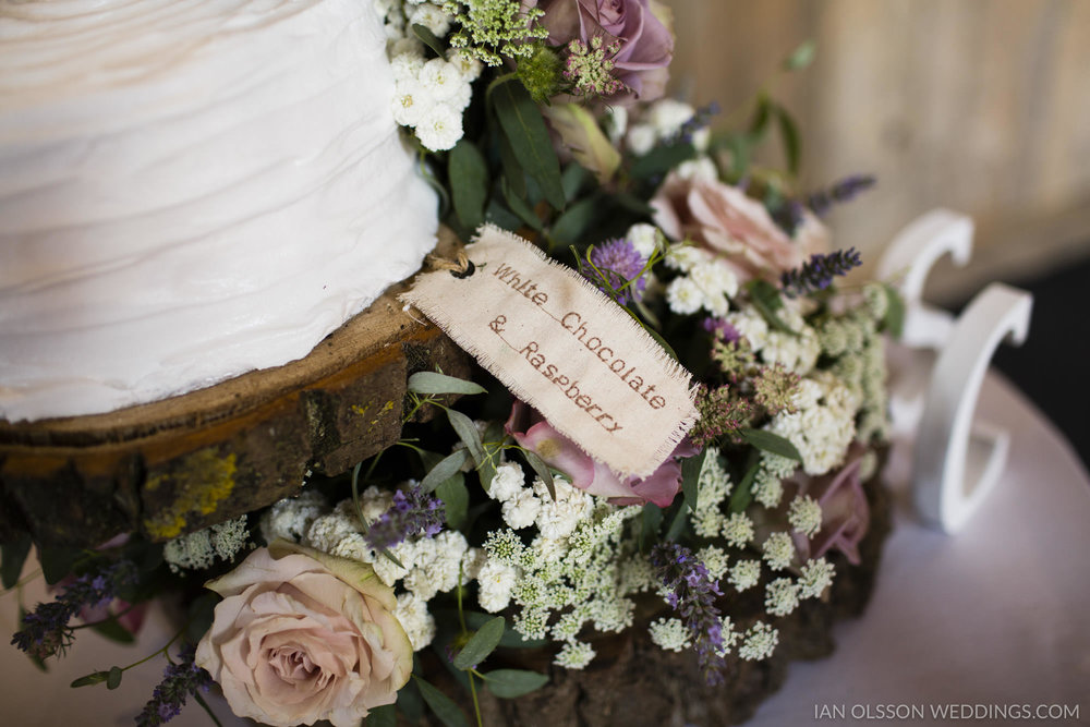 Thatch Barn Yelling Wedding Cambridgeshire | Photo: https://www.