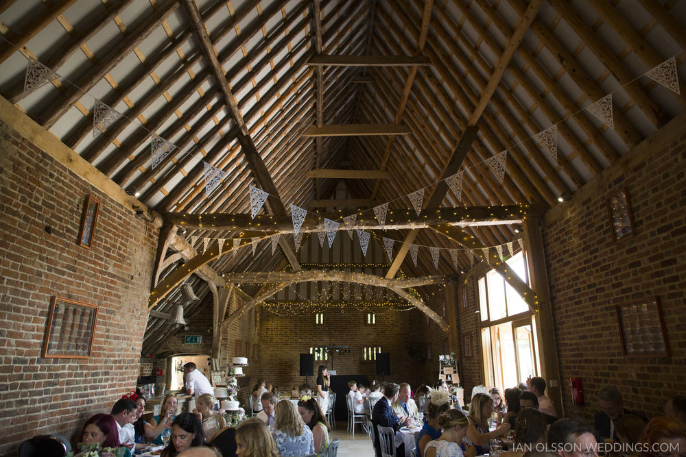 Thatch Barn Yelling Wedding Cambridgeshire | Photo: https://www.