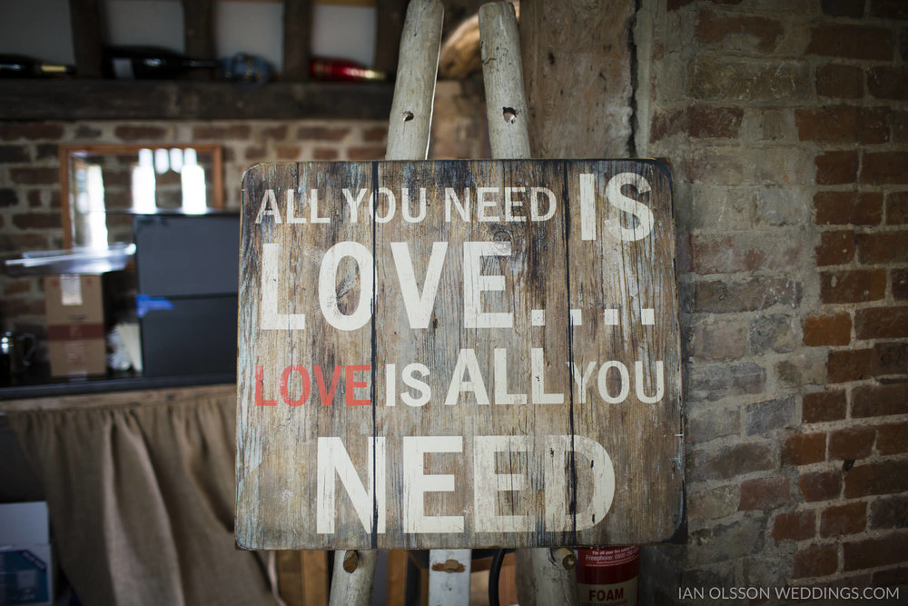 Thatch Barn Yelling Wedding Cambridgeshire | Photo: https://www.