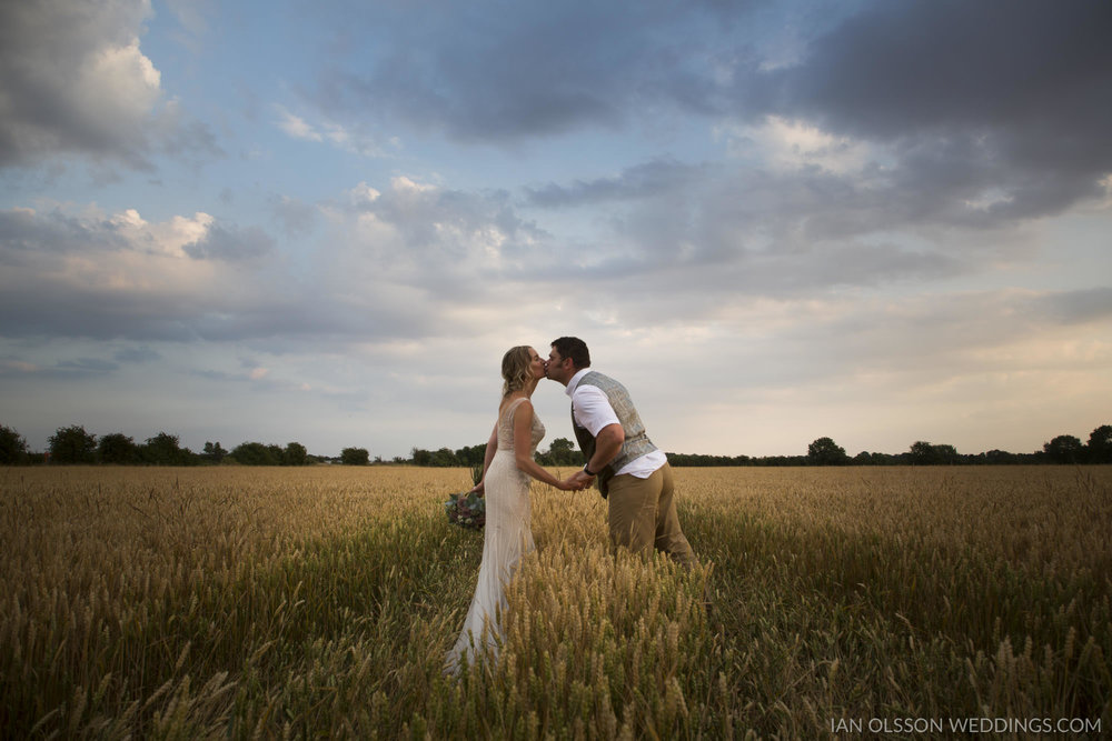 Thatch Barn Yelling Wedding Cambridgeshire | Photo: https://www.