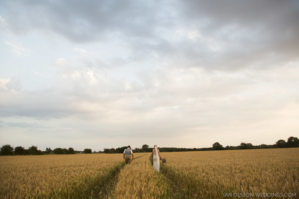 Thatch Barn Yelling Wedding Cambridgeshire | Photo: https://www.