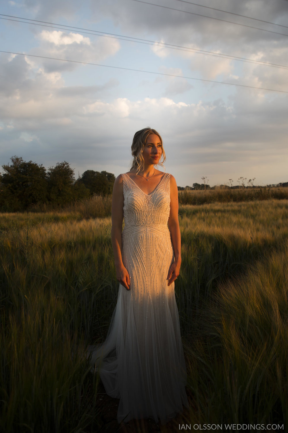 Thatch Barn Yelling Wedding Cambridgeshire | Photo: https://www.