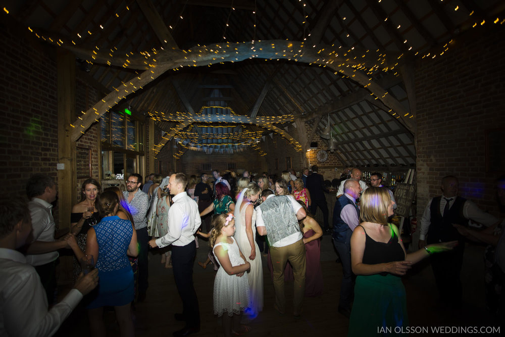 Thatch Barn Yelling Wedding Cambridgeshire | Photo: https://www.