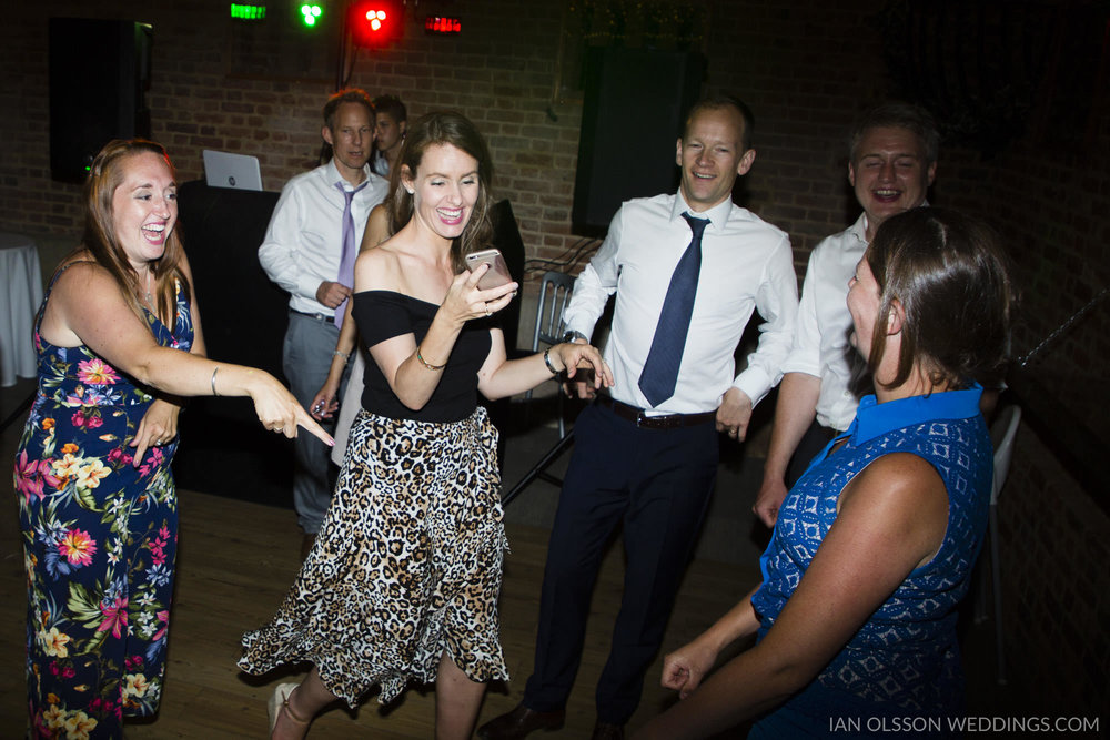 Thatch Barn Yelling Wedding Cambridgeshire | Photo: https://www.