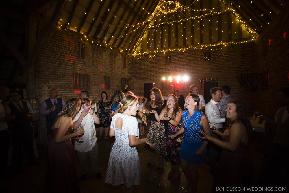 Thatch Barn Yelling Wedding Cambridgeshire | Photo: https://www.