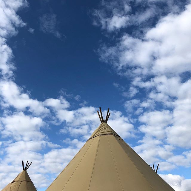 Gorgeous day for a tipi wedding 📸😎