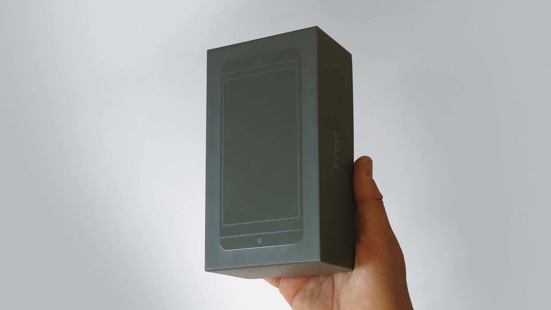180105_TKC_HTC_M10_Packaging_09.jpg