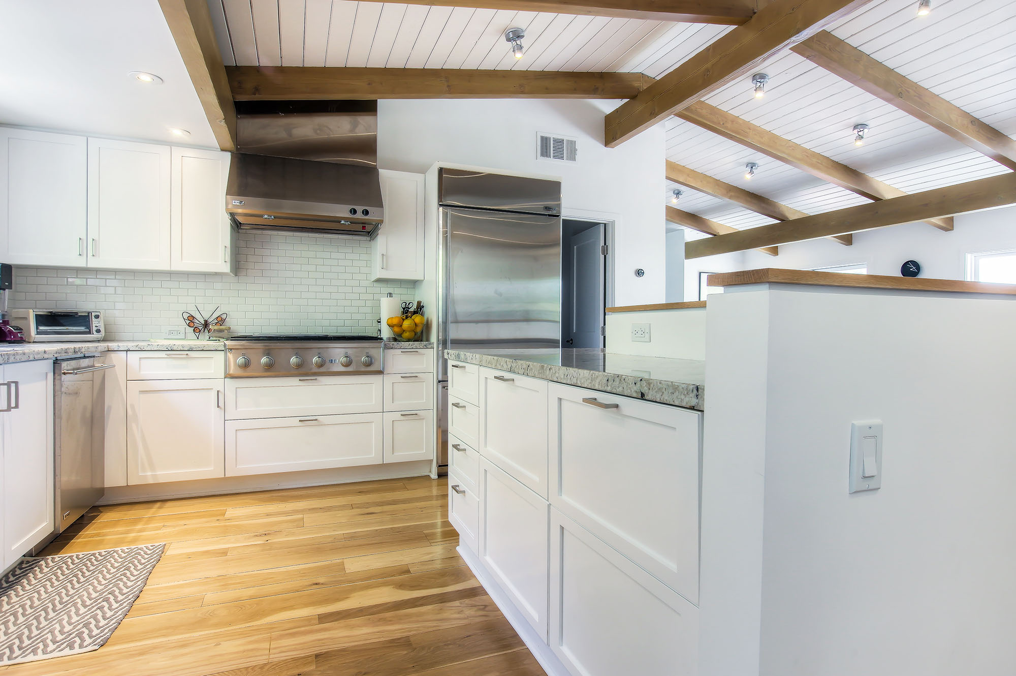 Bright and modern Woodland Hills kitchen