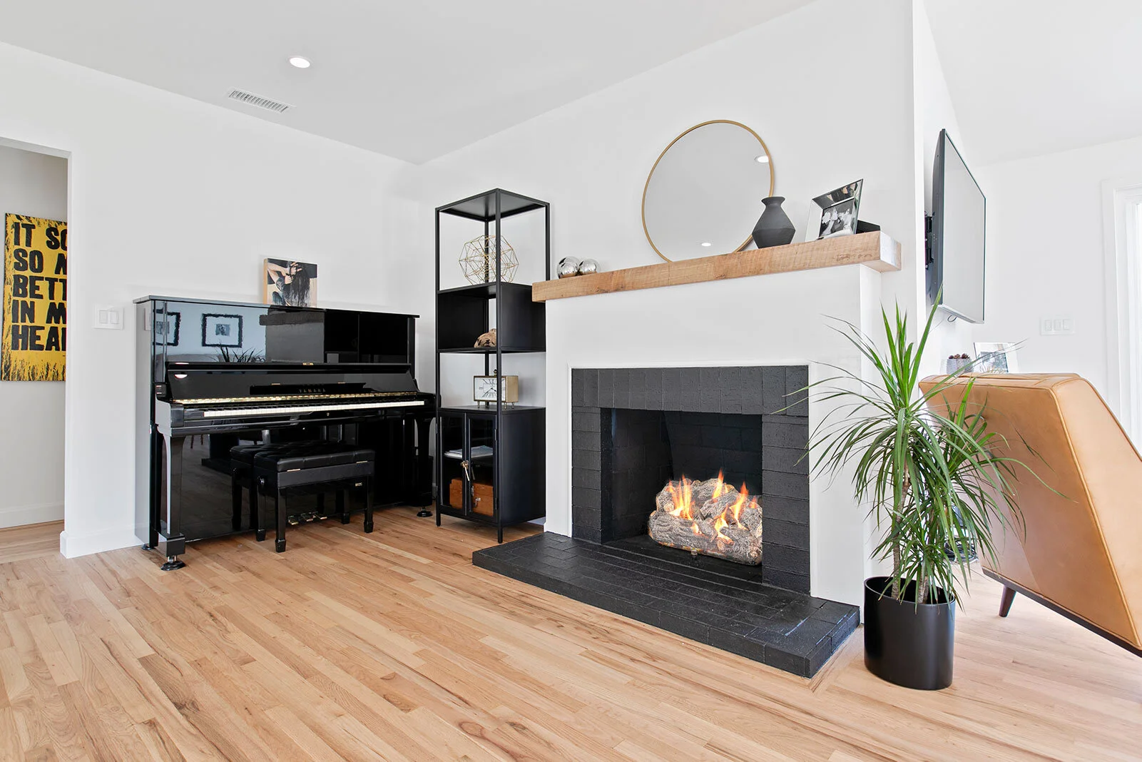 VAN NUYS COMPLETE REMODEL AND ROOM ADDITION | SPAZIO LA