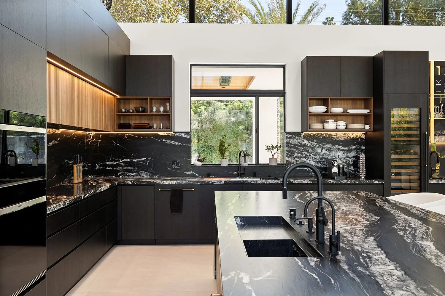 Modern Kitchen in Woodland Hills