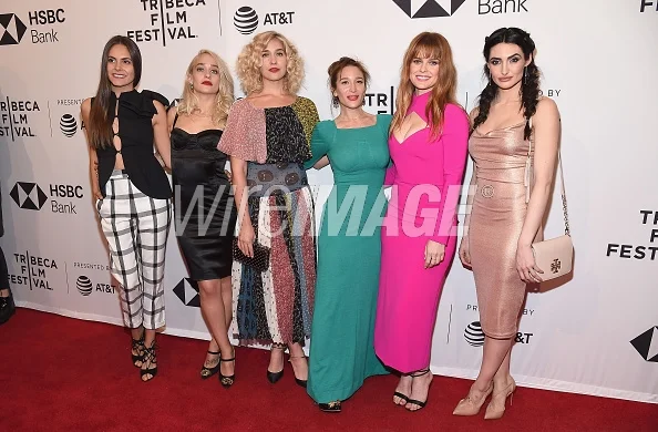 NEW YORK, NY - APRIL 23: (L-R) Actors Elena Ghenoiu, Jemima Kirke, Lola Kirke; writer/director Emma Forrest, actors Alice Eve and Chloe Catherine Kim attend the screening of 'Untogether' during the 2018 Tribeca Film Festival at SVA Theater on April 23, 2018 in New York City. (Photo by Gary Gershoff/WireImage )