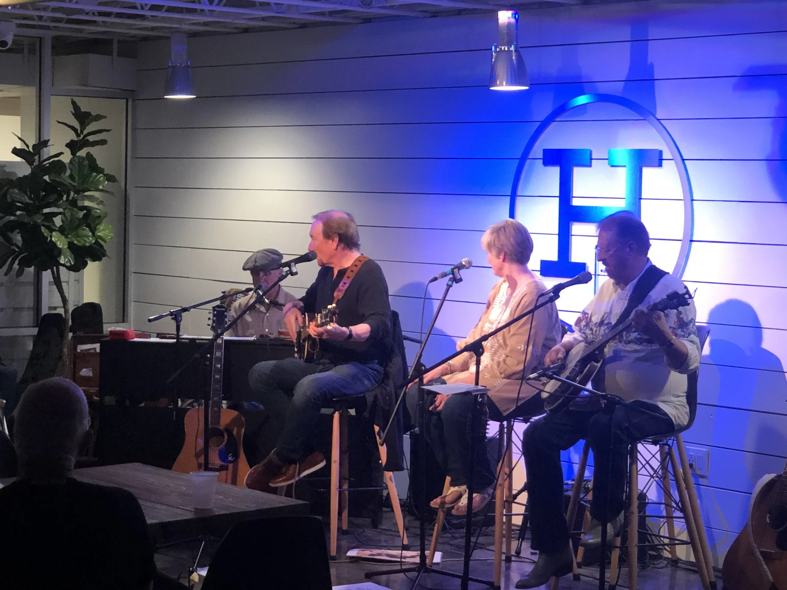 Room Rental Gallery — HERB'S HOUSE coffee + company