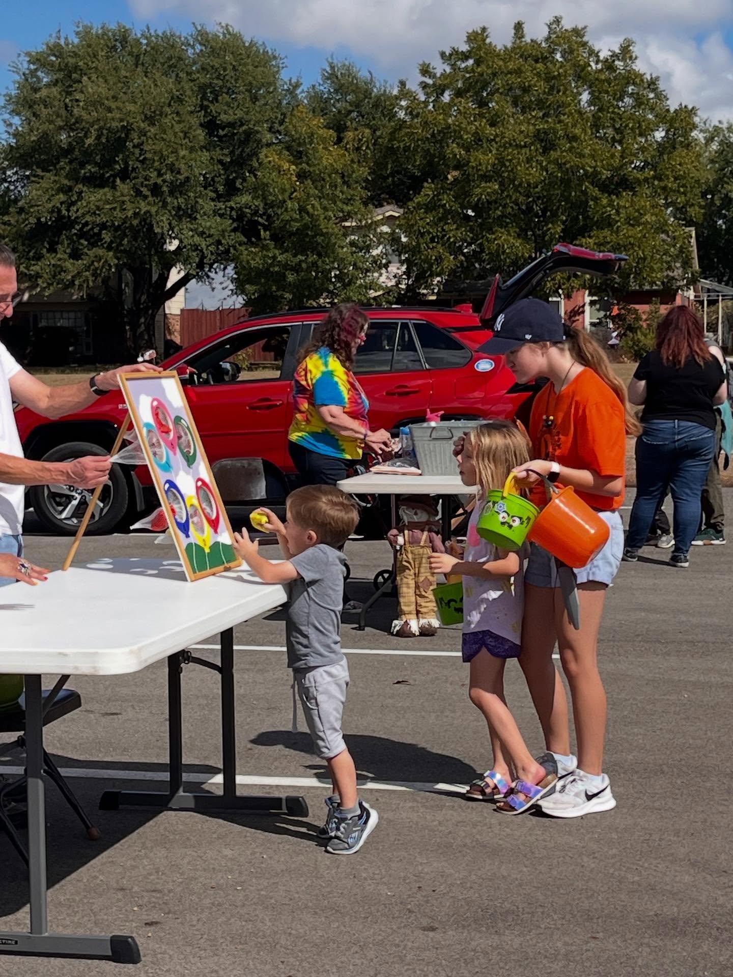 🍁 Our Fall Festival was a blast! Families enjoyed games, candy, raffles, delicious treats from the food truck, and even a special guest reader. Thank you to everyone who joined in the fun and fellowship! 🎃❤️
📸 Want to see more moments from the day
