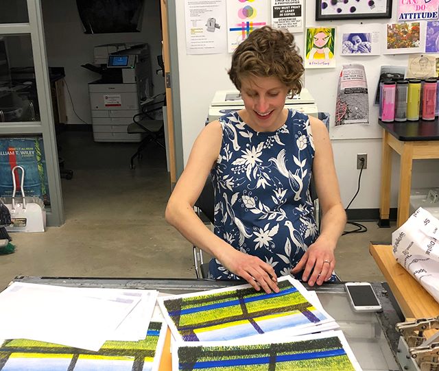 The amazing Anne Smith is here editioning new Riso prints at GMU for Off The Wall!

#risopolis #printmaking #AnneSmith #GMU #TEN09 #NavigationPress