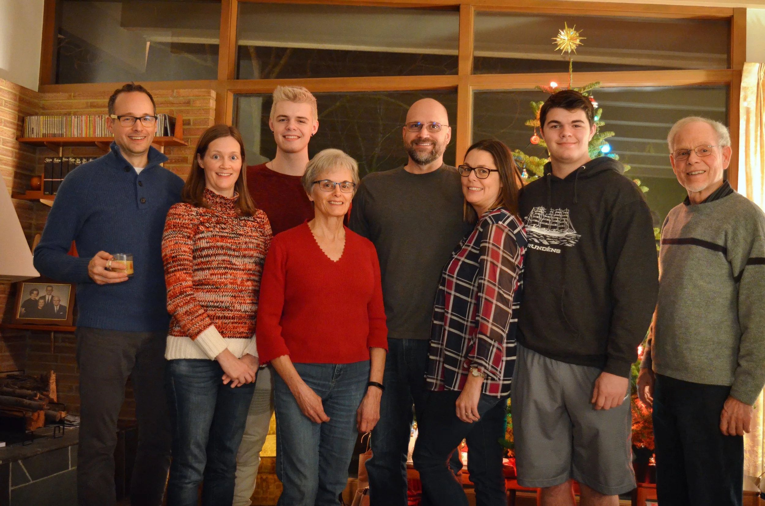 Fam-Xmas-2018-m.jpg