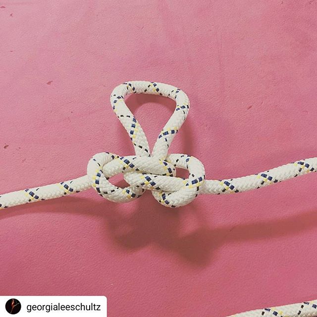 #Repost @georgialeeschultz
&bull; &bull; &bull; &bull; &bull;
Knots knots knots! I had such a great time learning to tie these pretty knots and so much more about rigging at @_geoarc rigging for aerialists workshop this weekend. Knowledge is power💪 