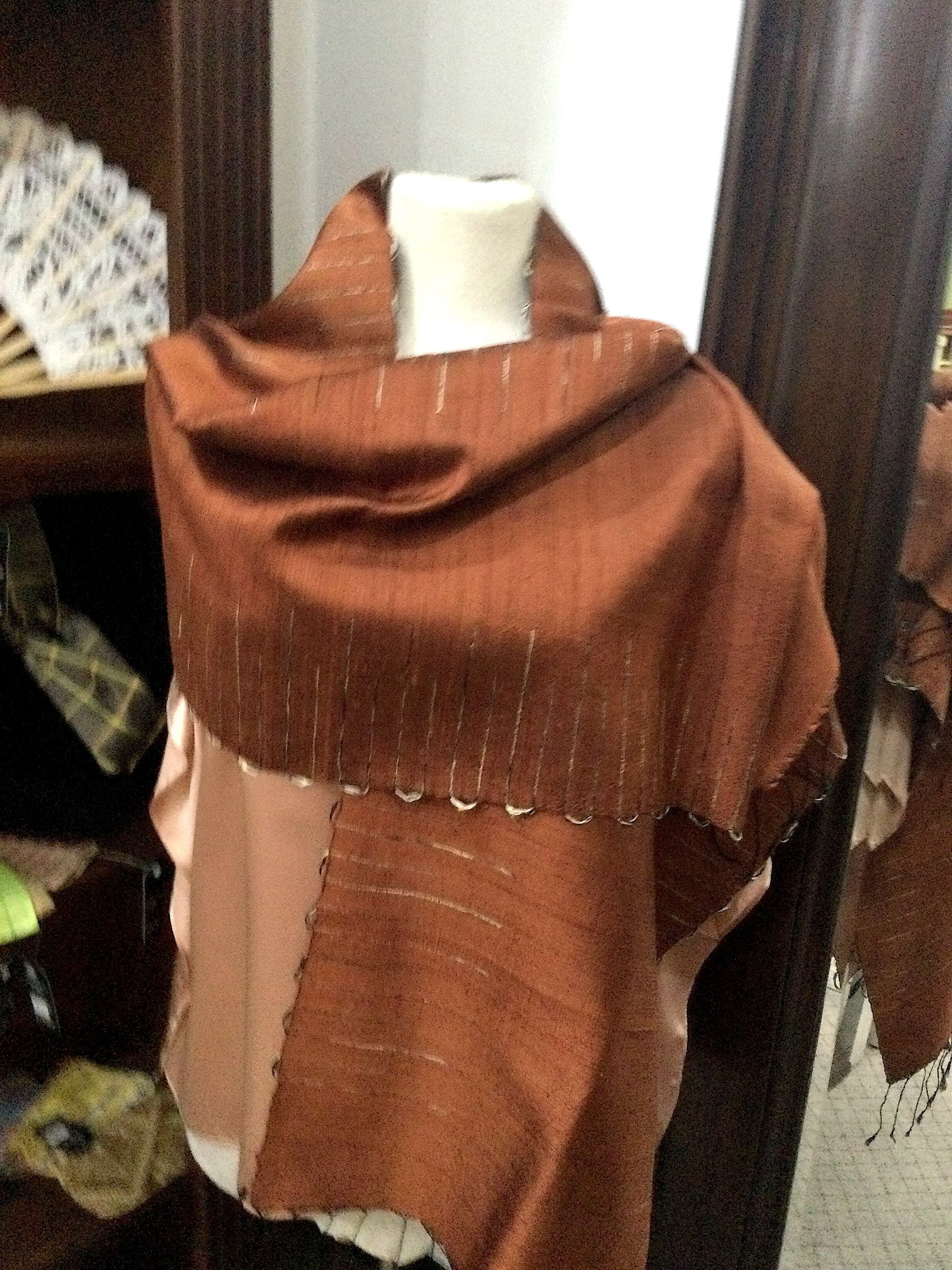 Bufandas tejida en telar artesanal de Laos